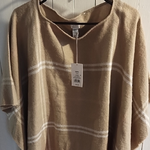 A New Day NWT Tan And White Poncho with Fringe OSFM. - Picture 2 of 9